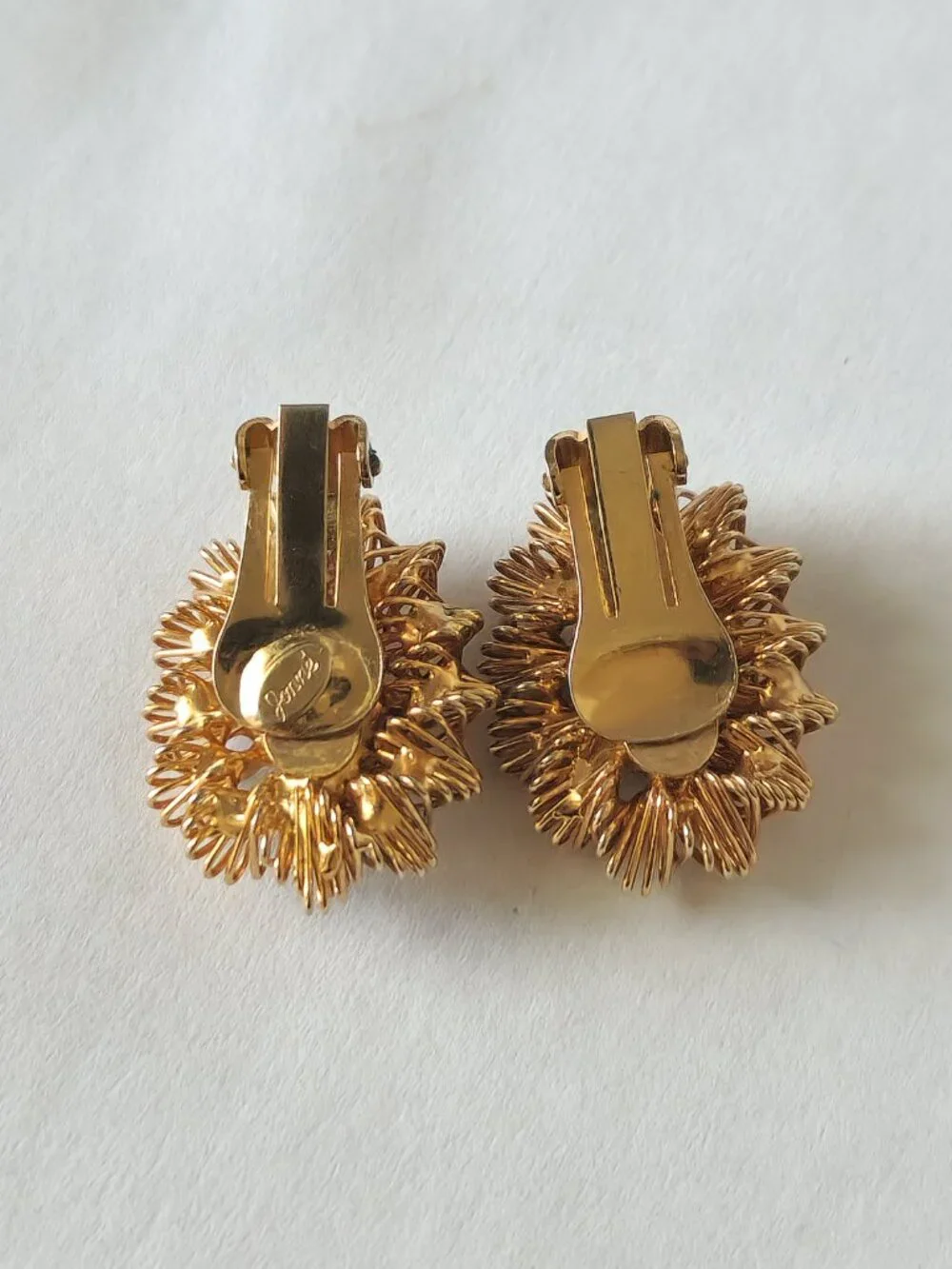 Vintage Jonne Clip On Earrings Gold Tone Wire Wrap Hematite Marquise Schrager‎